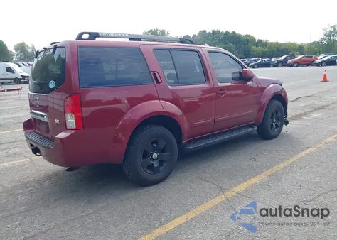 2005 Nissan Pathfinder Le/Se/Xe from USA, damaged, VIN 5N1AR18W95C739667